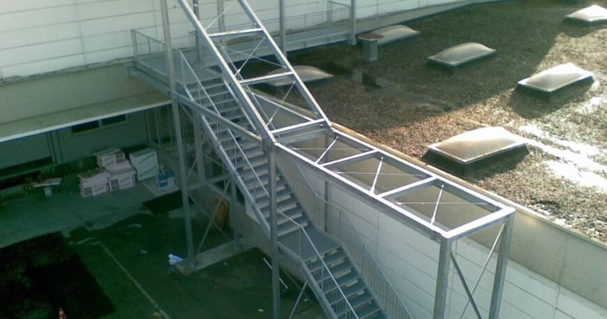 Maintenance stairs